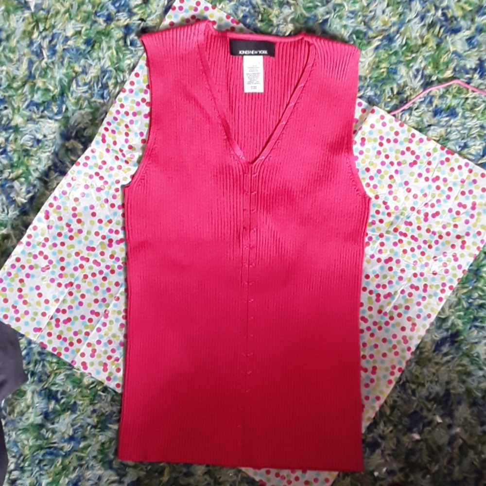 Beautiful Jones New York tank new